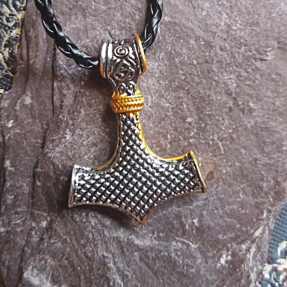 Nordic Hammer Necklace - Picture 4 of 4